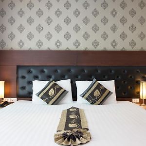 Hemingways Silk Hotel